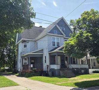 437 W 4th St #9