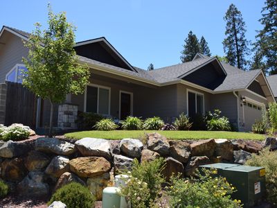 303 NW Collette Way