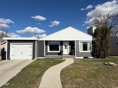 1620 1st Ave W