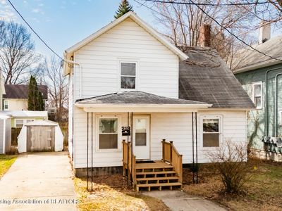 218 E Elm St