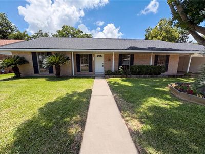 910 Luella Ave