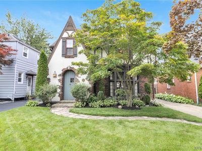 28 Bissell Dr