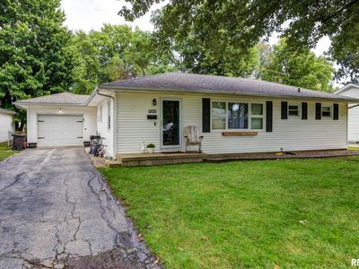 Property at 1200 Brown Ct, Taylorville, IL