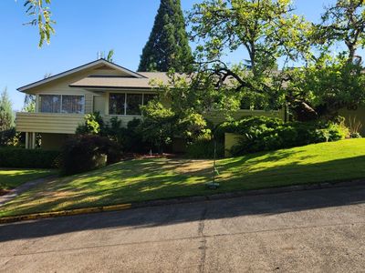 60 W 22nd Ave