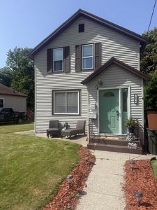 1074 W Grand Ave