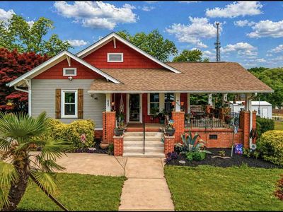 635 NE Main St