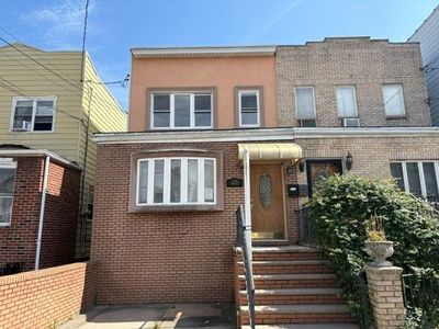 109 Bay 10th St