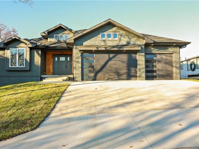 Property at 13742 Elmwood Ave, Bonner Springs, KS