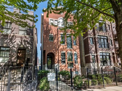2737 N Southport Ave #3