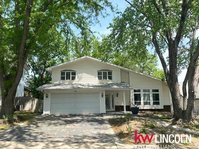 736 W Burt Dr