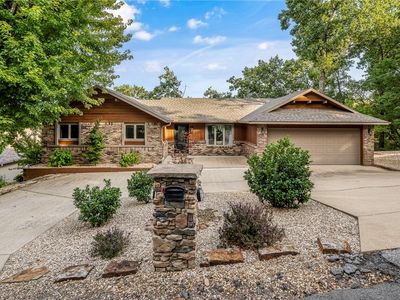 14 Waterside Ln