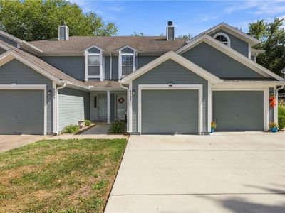 Property at 6003 NE Moonstone Dr, Lees Summit, MO
