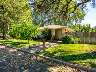 3372 Riverside Dr