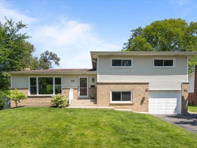 821 Castlewood Ln