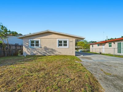5649 SW 36th Court
