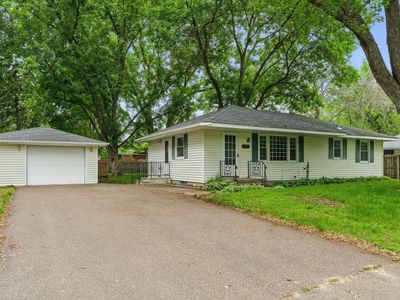 8438 Grenadier Ave S