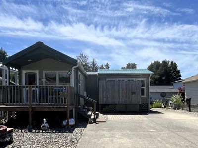 16 Pine Ln