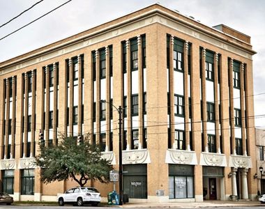 201 S Washington St APT 402