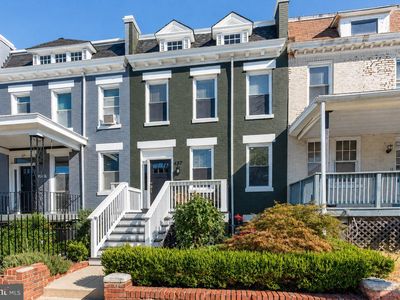 437 Kenyon St NW