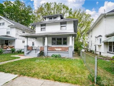 728 Lexington Ave