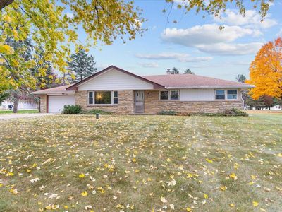 W239N6952 Maple AVENUE