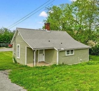 128 Fort St