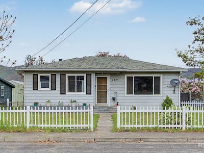 2325 8th Ave