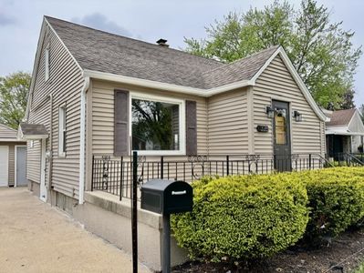 325 W 3rd St