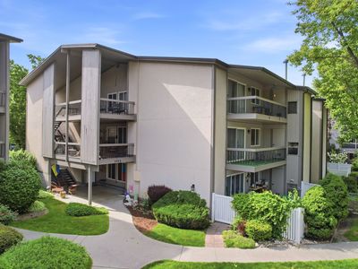 5828 S Waterbury Way Unit E
