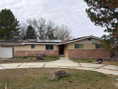 22081 Jeanne Dr