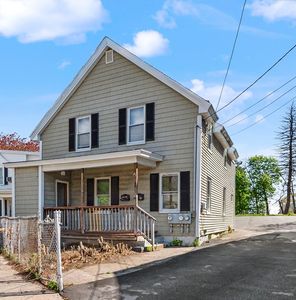 13 Woodland St