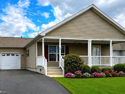 423 Honeysuckle Ln
