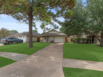 8622 Ashlawn Dr