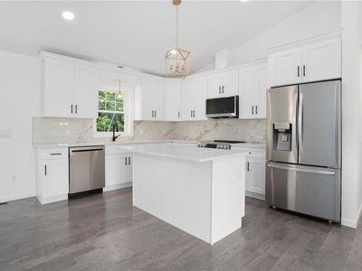 18 Pleasant View Ave