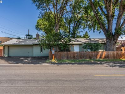 903 Hostetler Way W