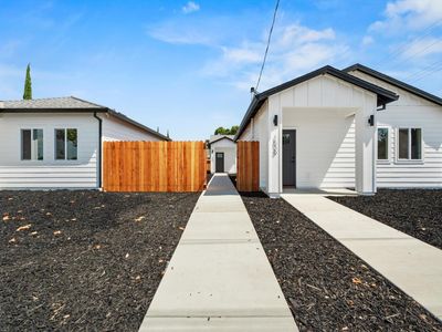 1537 Grand Ave
