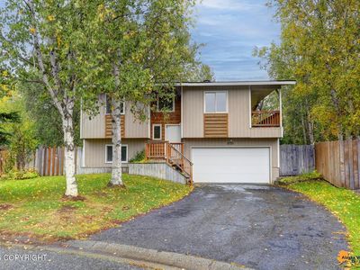 3733 Henderson Loop