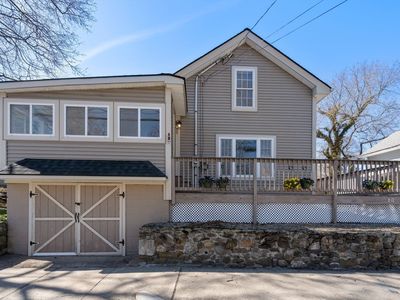 242 Everett St