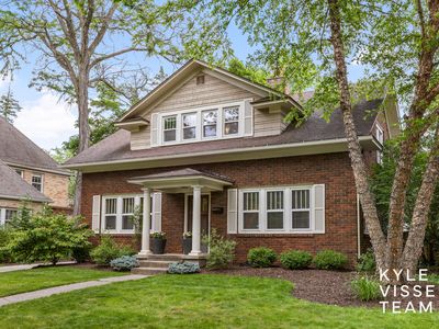 964 Pinecrest Ave SE