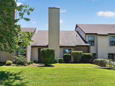 906 Old Fountain Pl