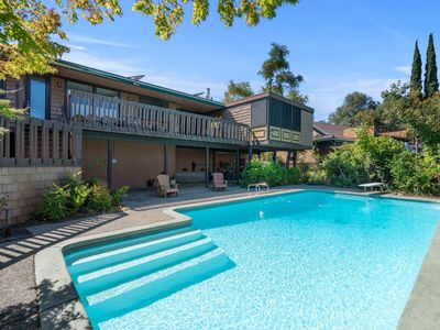 3701 N Lakeshore Blvd