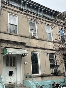 316 E 32nd St