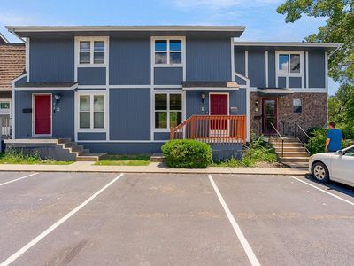 Property at 813 Lakeview Dr, Grandview, MO