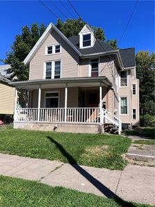 60 Bloss St