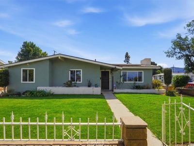 228 W Hacienda Dr