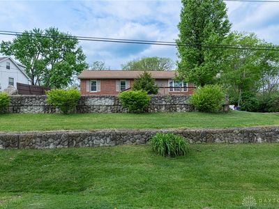 7057 Howard Rd