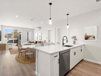 10 Somerset Ave #203
