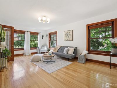 408 Bellevue Avenue E #206