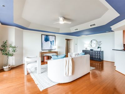 5909 Luther Ln APT 2104