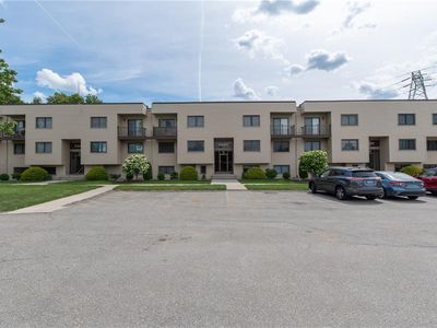196 Old River Rd APT 3B